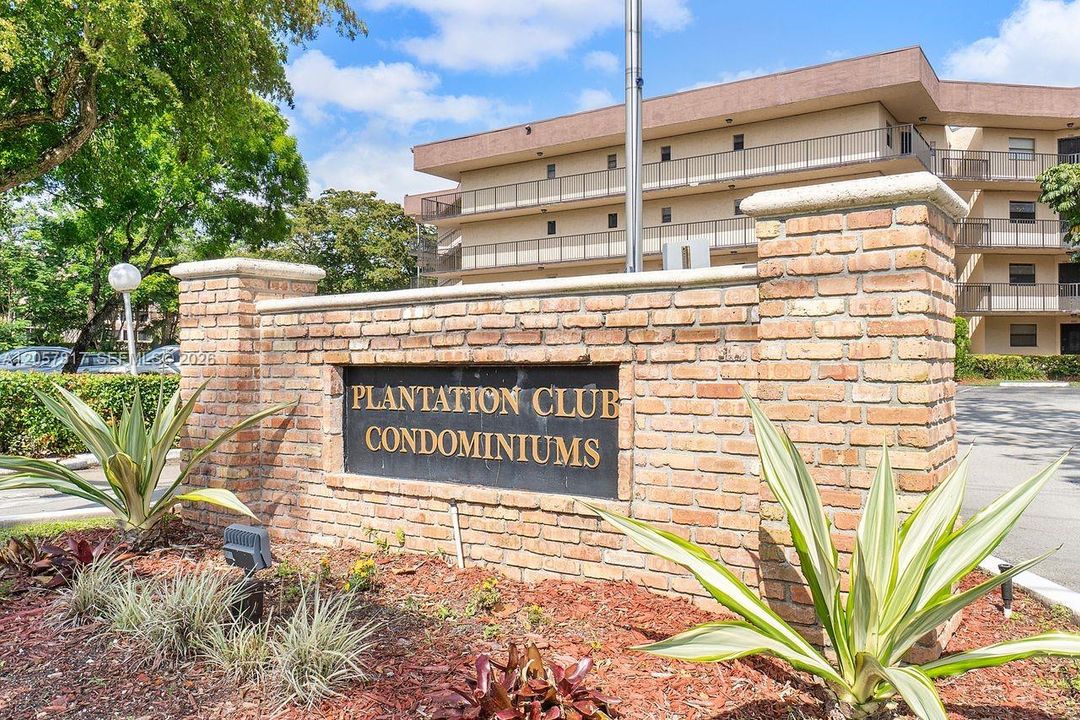 For Sale: $187,500 (2 beds, 2 baths, 1120 Square Feet)