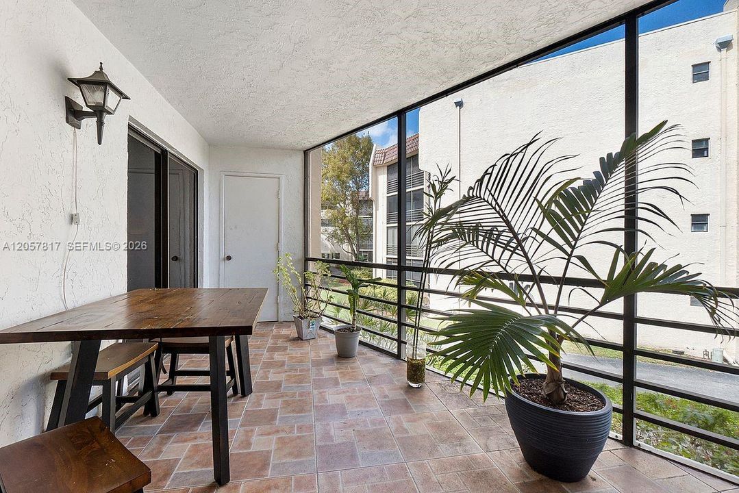 For Sale: $187,500 (2 beds, 2 baths, 1120 Square Feet)