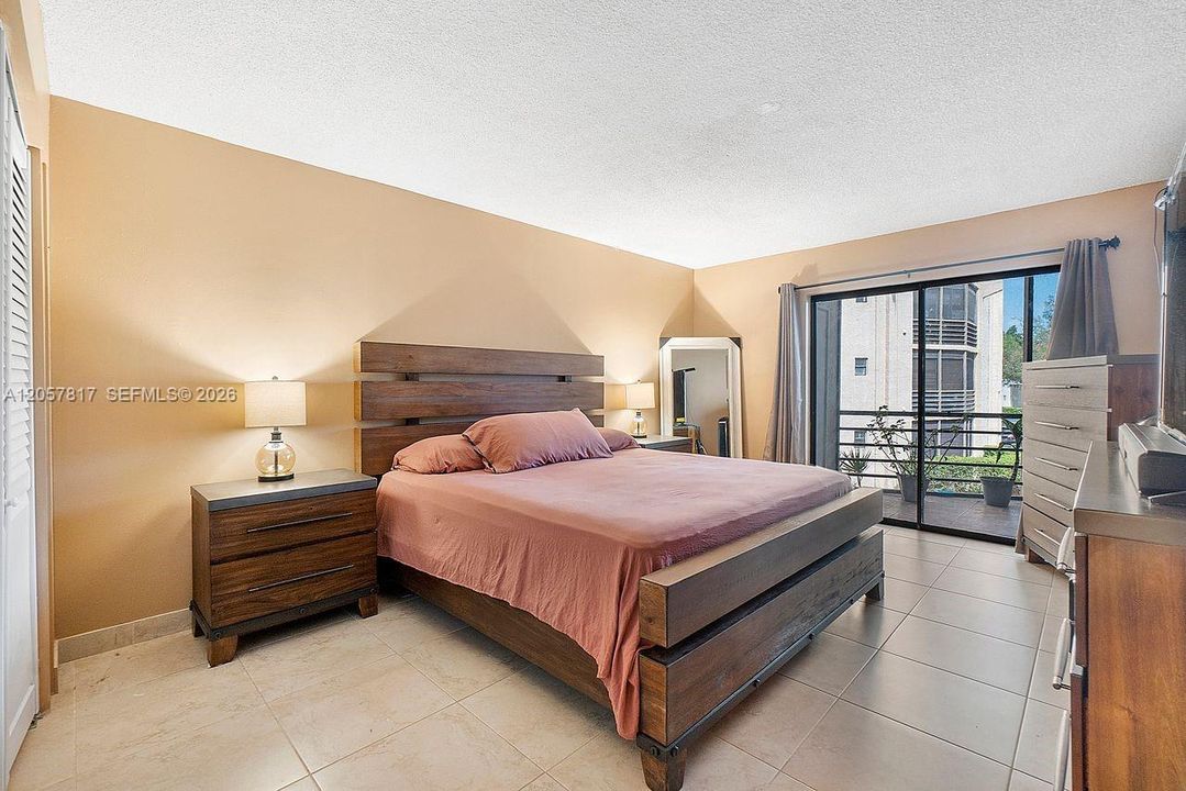 For Sale: $187,500 (2 beds, 2 baths, 1120 Square Feet)