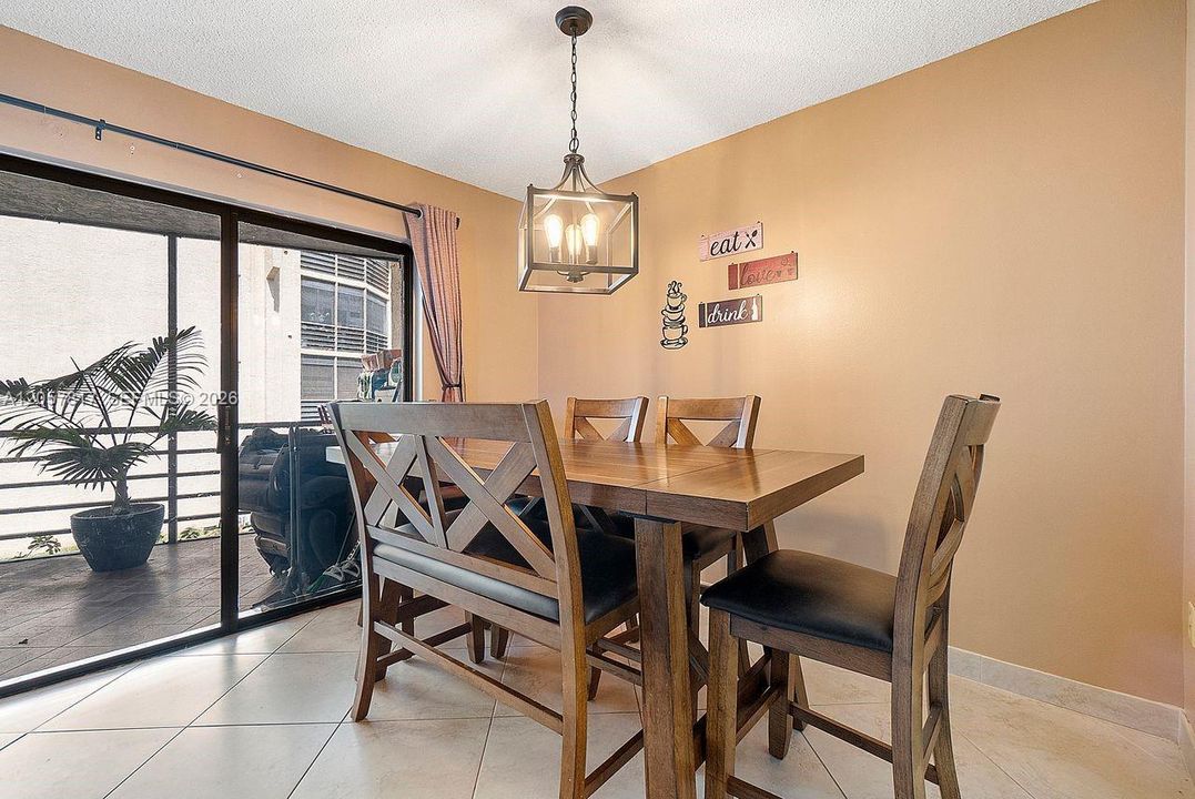 For Sale: $187,500 (2 beds, 2 baths, 1120 Square Feet)