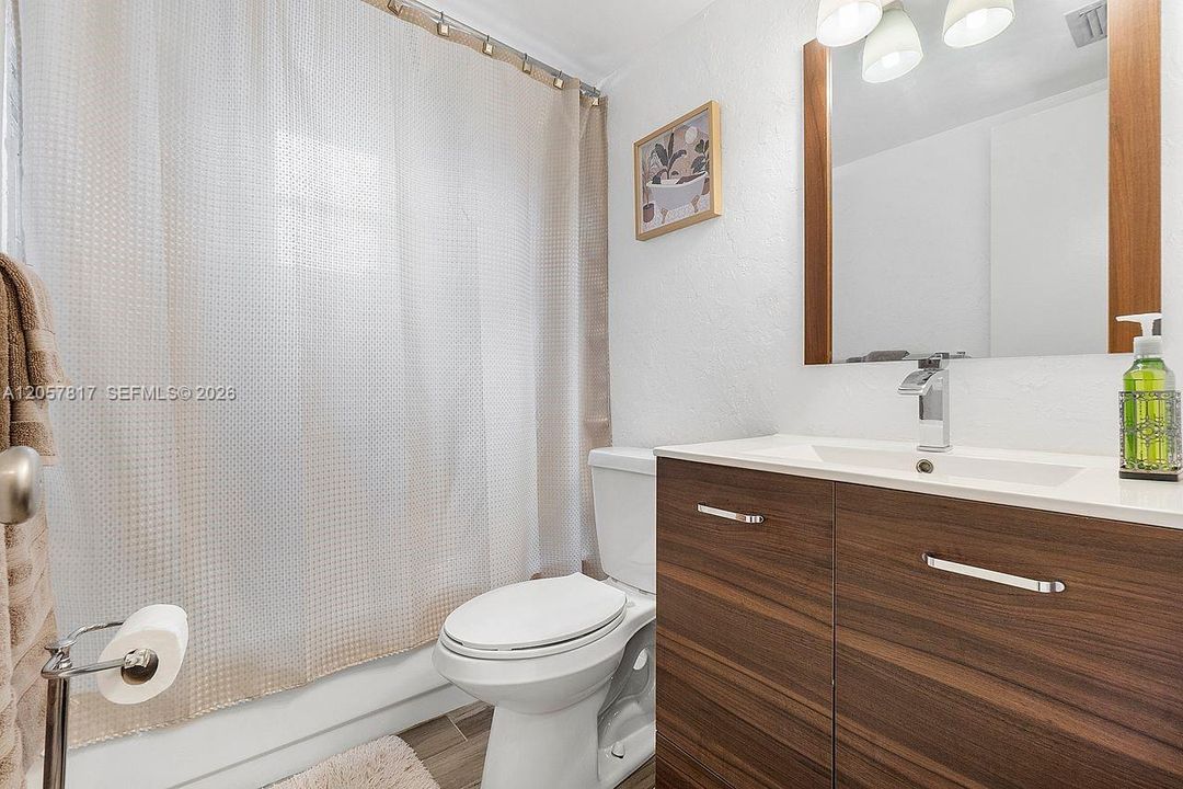 For Sale: $187,500 (2 beds, 2 baths, 1120 Square Feet)