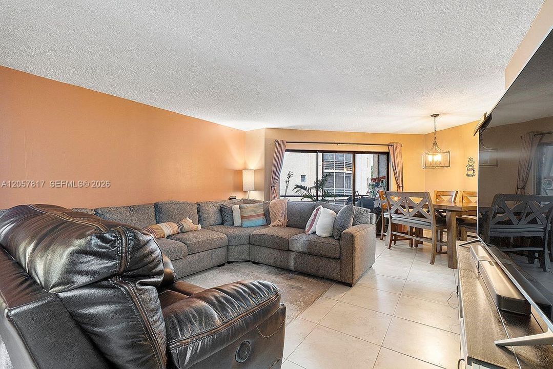 For Sale: $187,500 (2 beds, 2 baths, 1120 Square Feet)