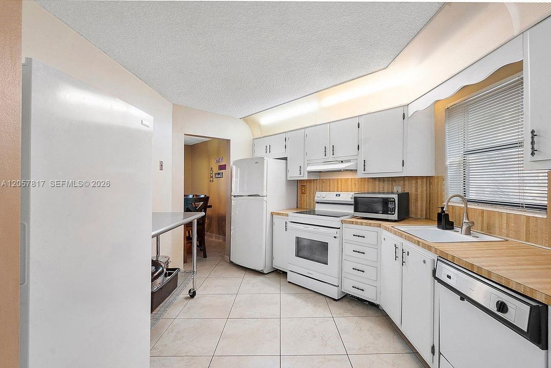For Sale: $187,500 (2 beds, 2 baths, 1120 Square Feet)