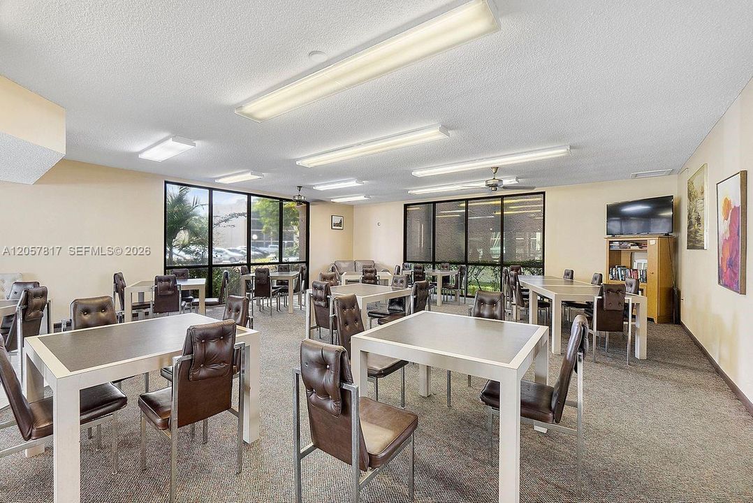 For Sale: $187,500 (2 beds, 2 baths, 1120 Square Feet)