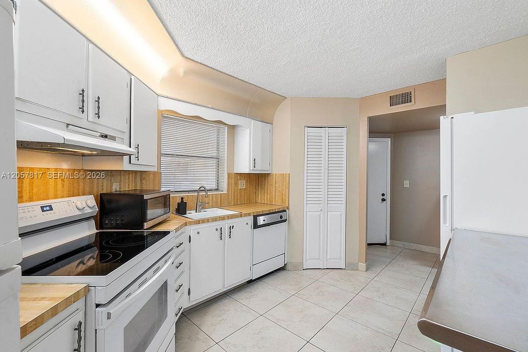 For Sale: $187,500 (2 beds, 2 baths, 1120 Square Feet)