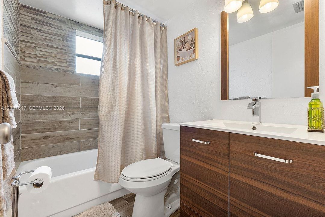 For Sale: $187,500 (2 beds, 2 baths, 1120 Square Feet)