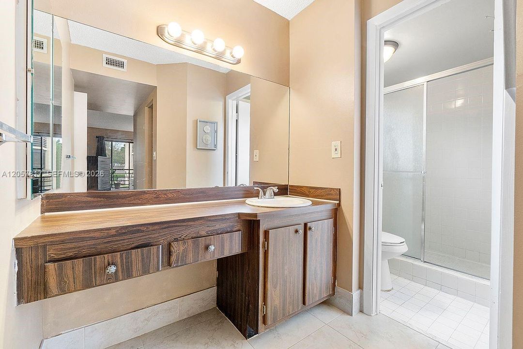 For Sale: $187,500 (2 beds, 2 baths, 1120 Square Feet)