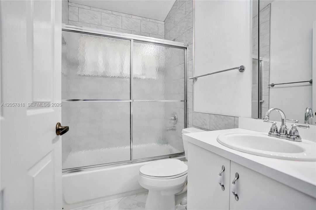В аренду: $4,700 (3 спален, 2 ванн, 1382 Квадратных фут)