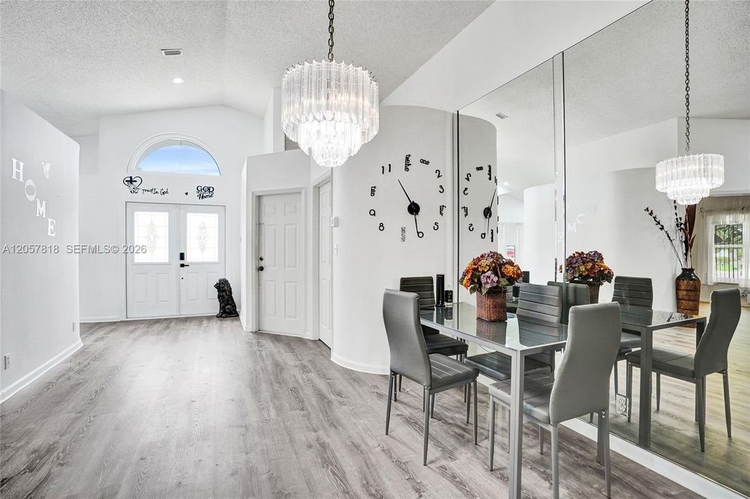 В аренду: $4,700 (3 спален, 2 ванн, 1382 Квадратных фут)
