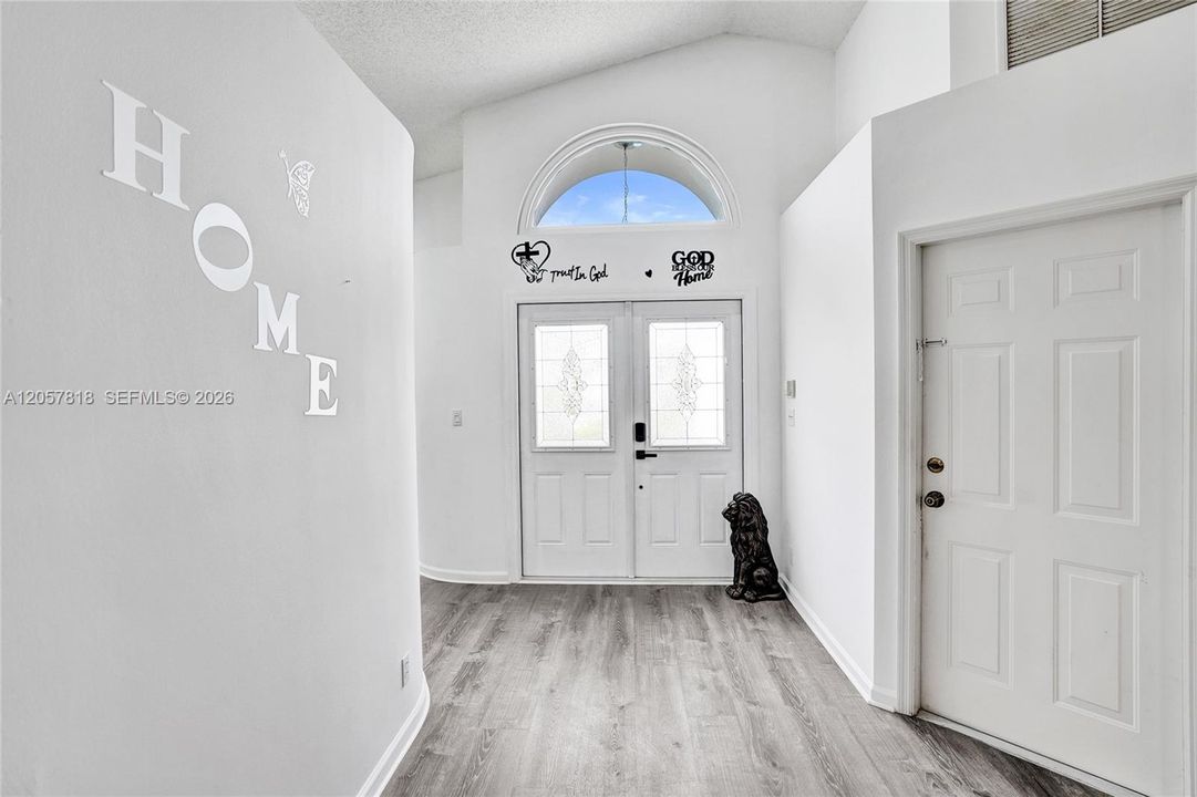В аренду: $4,700 (3 спален, 2 ванн, 1382 Квадратных фут)