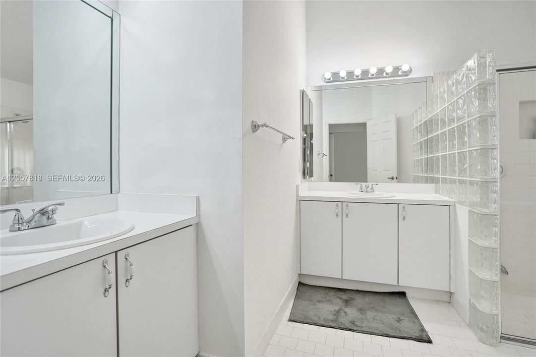 В аренду: $4,700 (3 спален, 2 ванн, 1382 Квадратных фут)