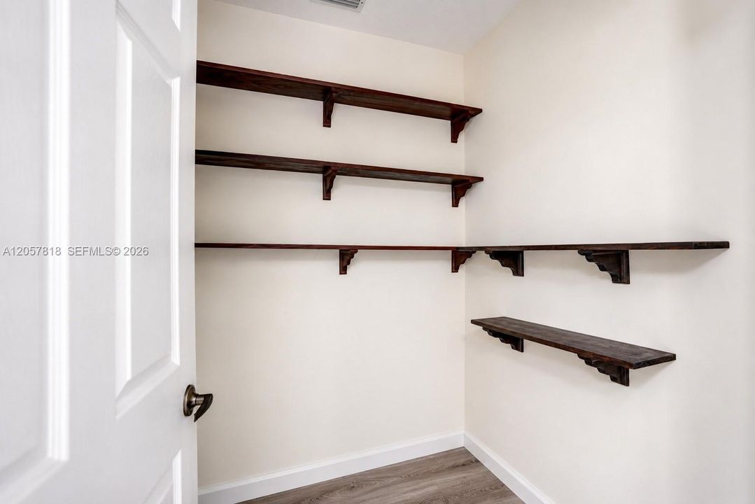 В аренду: $4,700 (3 спален, 2 ванн, 1382 Квадратных фут)