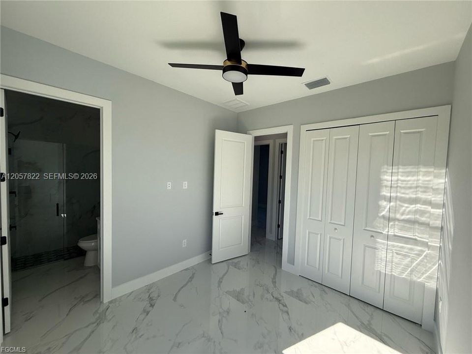 En Venta: $264,900 (3 camas, 3 baños, 1057 Pies cuadrados)