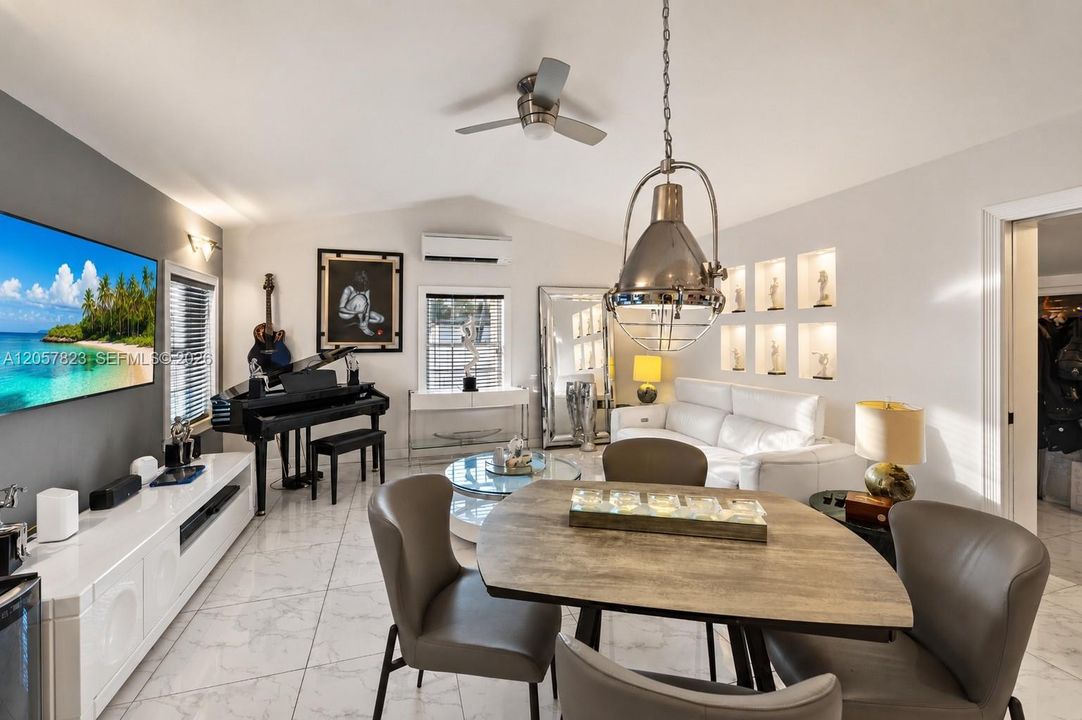 En Venta: $489,000 (2 camas, 1 baños, 844 Pies cuadrados)