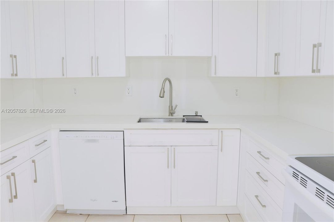 For Rent: $2,100 (1 beds, 1 baths, 800 Square Feet)