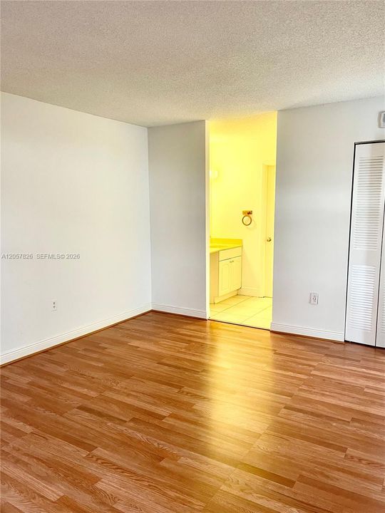 For Rent: $2,100 (1 beds, 1 baths, 800 Square Feet)