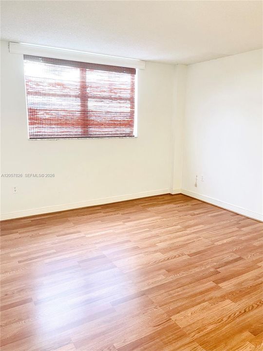 For Rent: $2,100 (1 beds, 1 baths, 800 Square Feet)