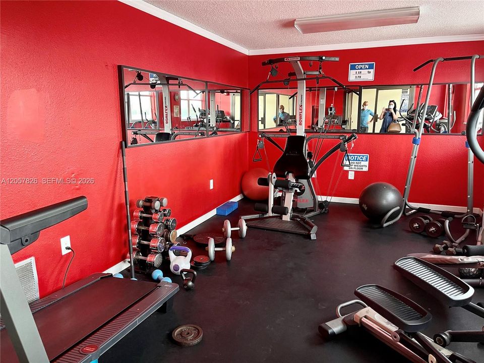 For Rent: $2,100 (1 beds, 1 baths, 800 Square Feet)