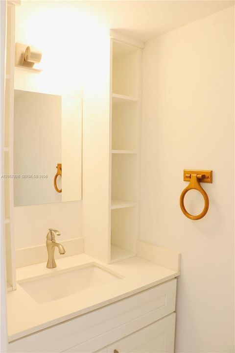 For Rent: $2,100 (1 beds, 1 baths, 800 Square Feet)