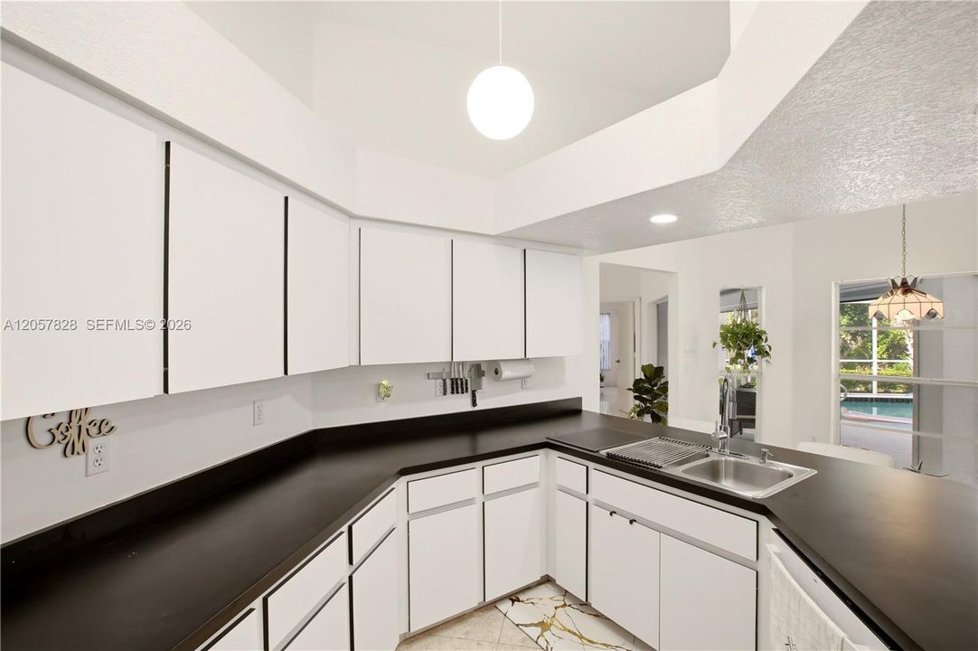 На продажу: $411,000 (3 спален, 2 ванн, 2122 Квадратных фут)