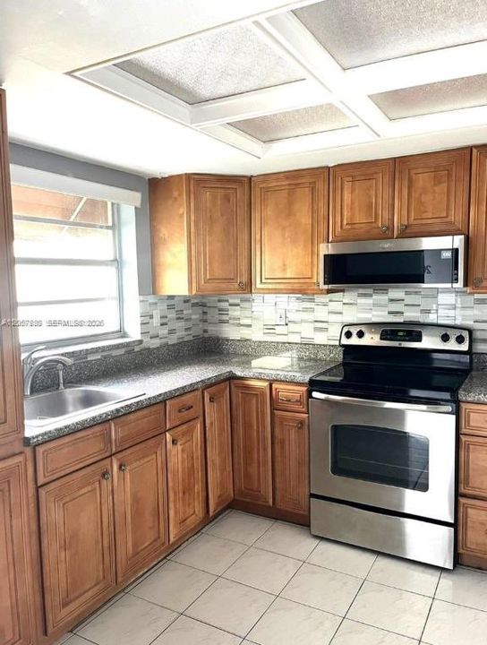 В аренду: $2,500 (2 спален, 2 ванн, 1009 Квадратных фут)