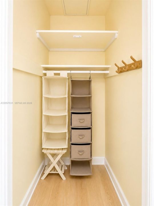 В аренду: $1,845 (0 спален, 1 ванн, 384 Квадратных фут)
