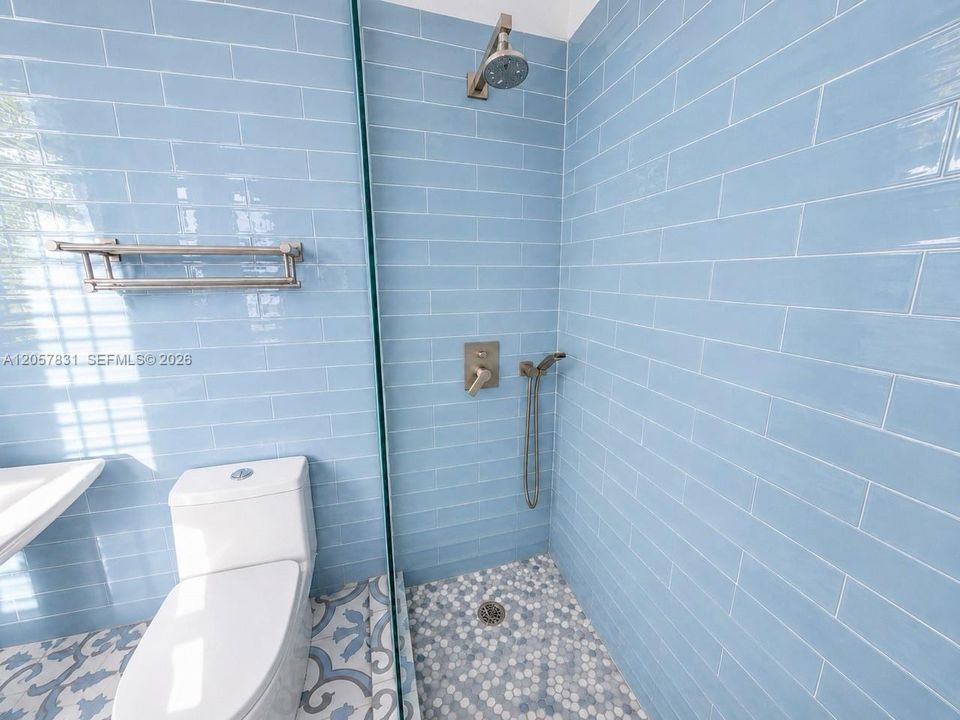 В аренду: $1,845 (0 спален, 1 ванн, 384 Квадратных фут)