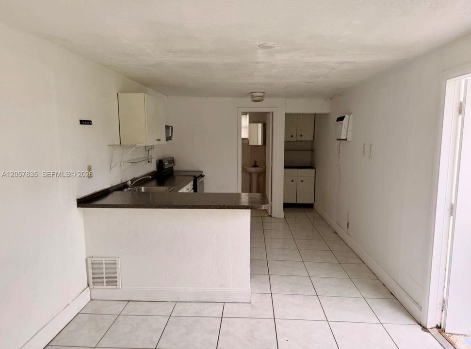 En Renta: $1,450 (1 camas, 1 baños, 2556 Pies cuadrados)