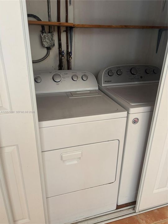 Activo con contrato: $4,300 (2 camas, 1 baños, 1542 Pies cuadrados)