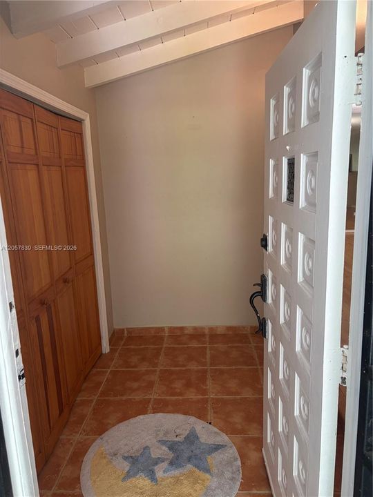 Activo con contrato: $4,300 (2 camas, 1 baños, 1542 Pies cuadrados)