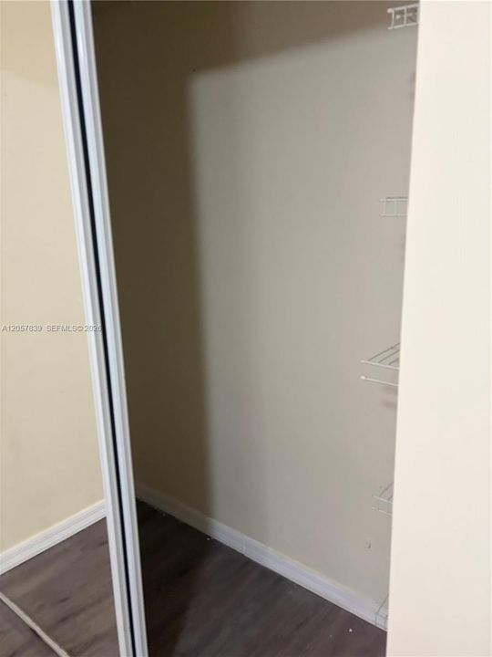Activo con contrato: $4,300 (2 camas, 1 baños, 1542 Pies cuadrados)