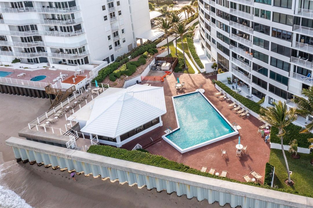 2nd pool deck area