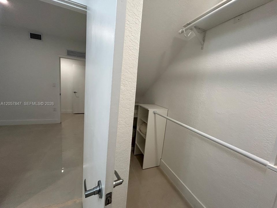 В аренду: $900 (1 спален, 1 ванн, 200 Квадратных фут)