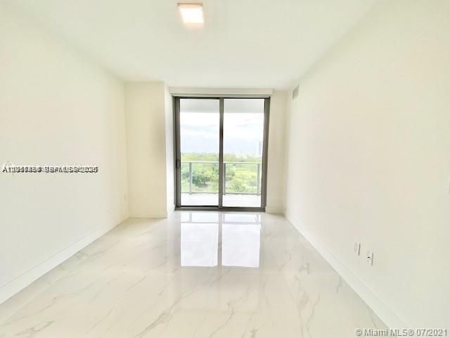 For Rent: $3,400 (1 beds, 2 baths, 937 Square Feet)