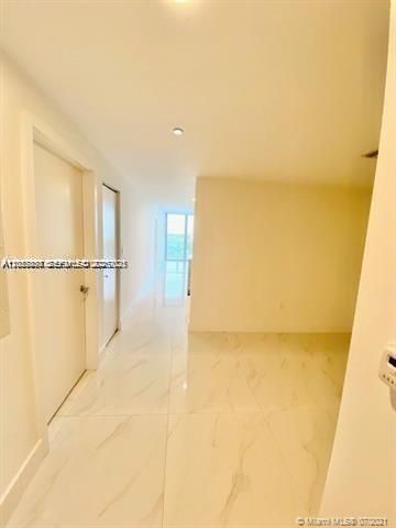 For Rent: $3,400 (1 beds, 2 baths, 937 Square Feet)