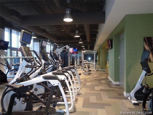 For Rent: $3,400 (1 beds, 2 baths, 937 Square Feet)