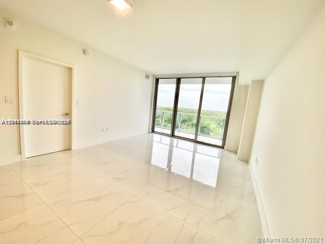 For Rent: $3,400 (1 beds, 2 baths, 937 Square Feet)