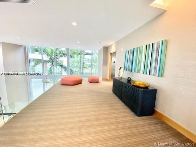 For Rent: $3,400 (1 beds, 2 baths, 937 Square Feet)
