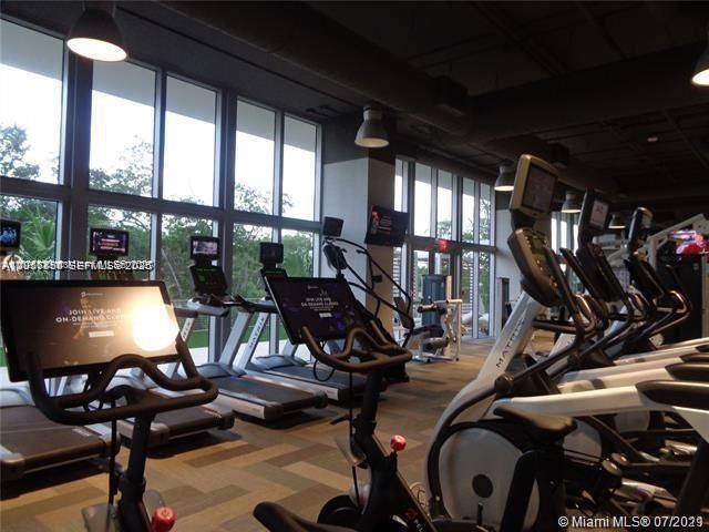 For Rent: $3,400 (1 beds, 2 baths, 937 Square Feet)