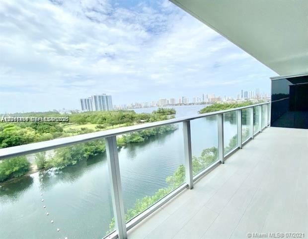 For Rent: $3,400 (1 beds, 2 baths, 937 Square Feet)
