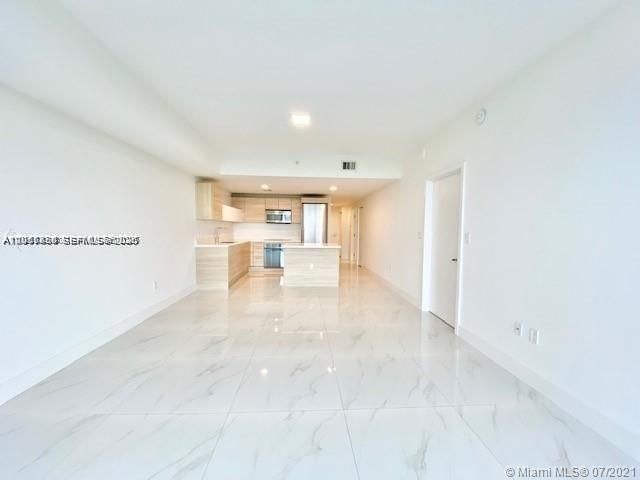 For Rent: $3,400 (1 beds, 2 baths, 937 Square Feet)