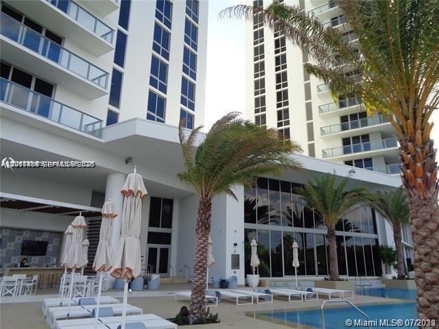 For Rent: $3,400 (1 beds, 2 baths, 937 Square Feet)