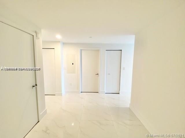 For Rent: $3,400 (1 beds, 2 baths, 937 Square Feet)
