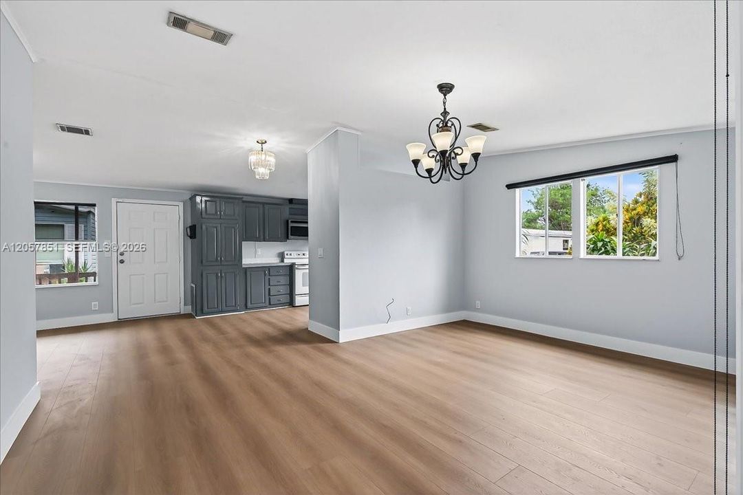 На продажу: $159,000 (2 спален, 2 ванн, 1170 Квадратных фут)
