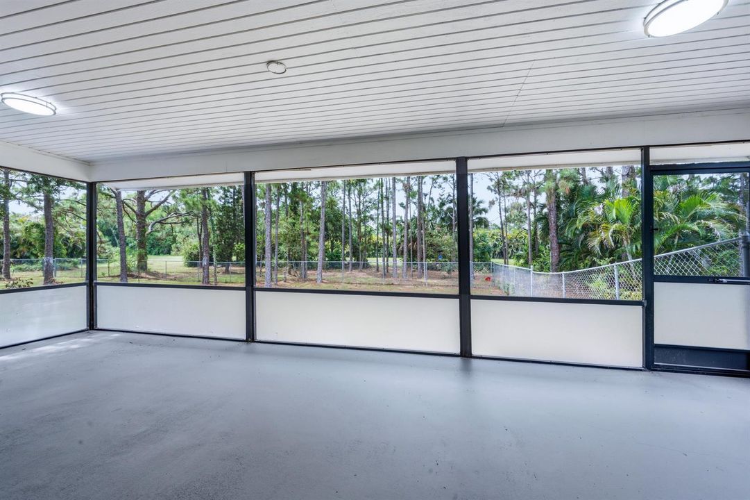 SCREENED IN PATIO