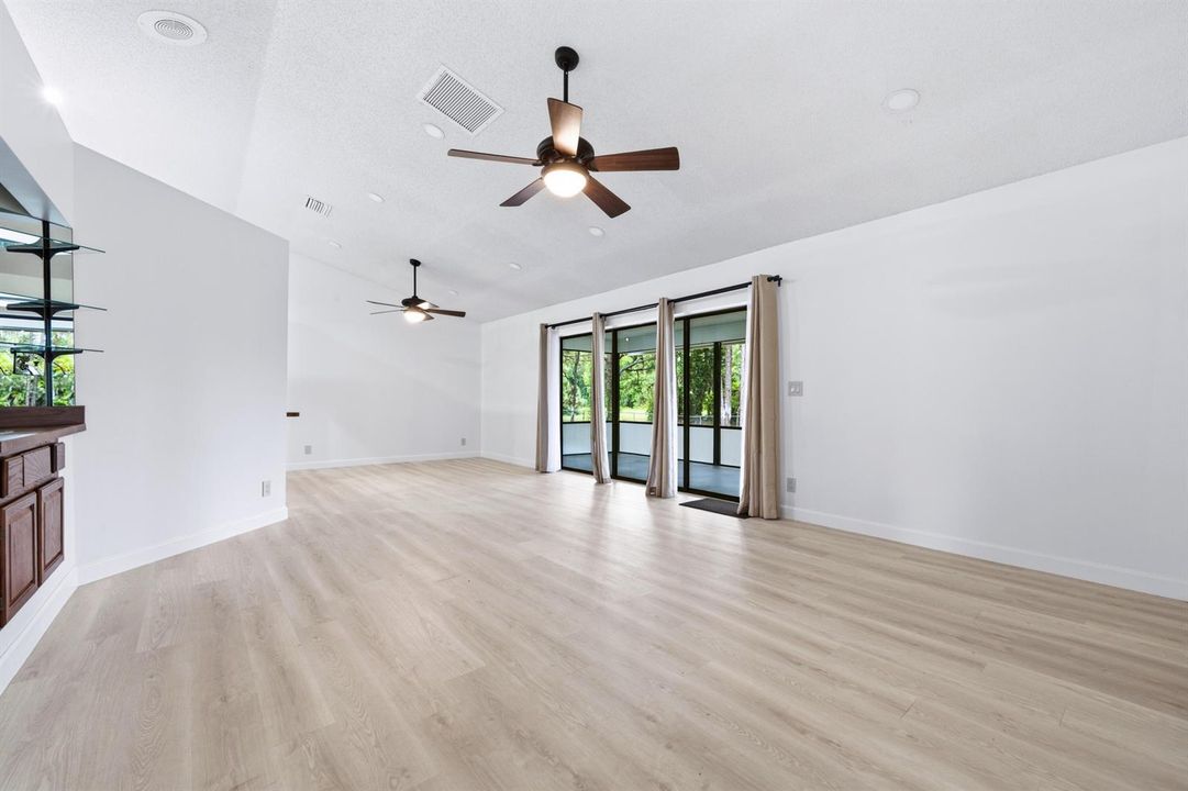 LIVING ROOM / DINING ROOM