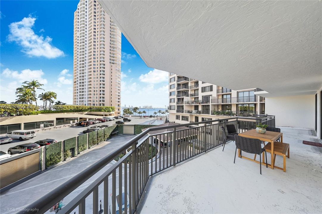For Sale: $600,000 (2 beds, 2 baths, 1200 Square Feet)