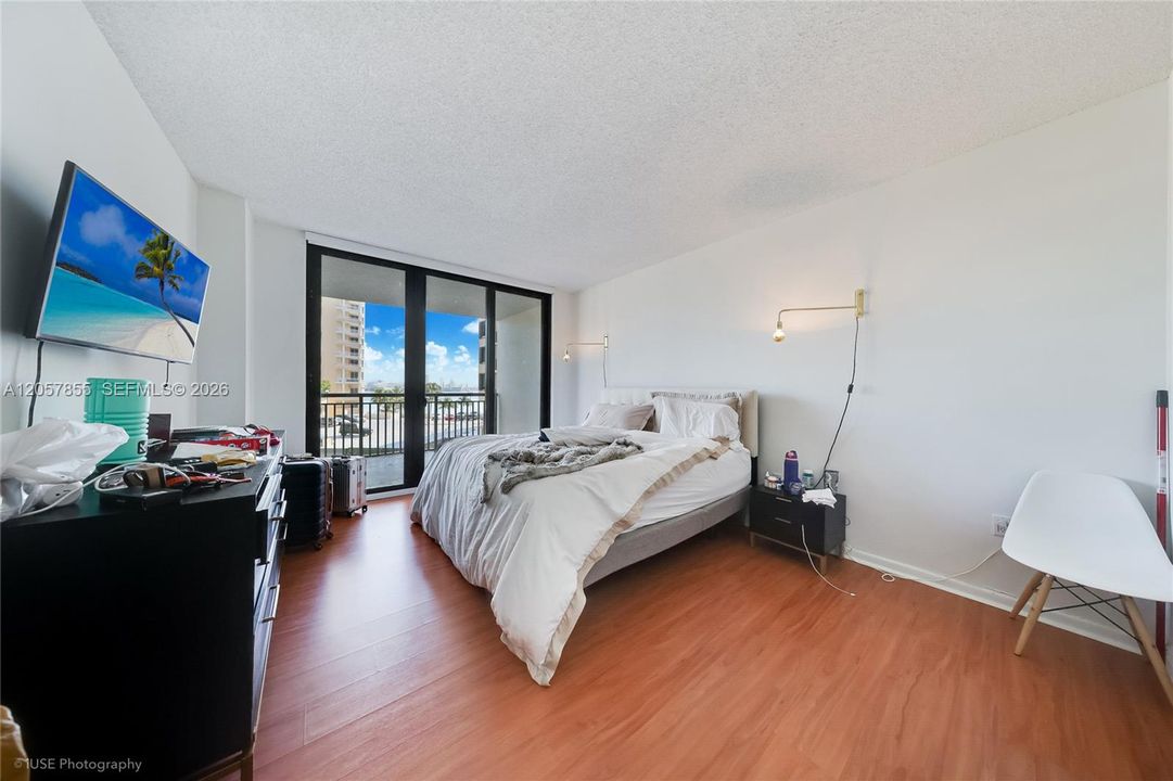 For Sale: $600,000 (2 beds, 2 baths, 1200 Square Feet)