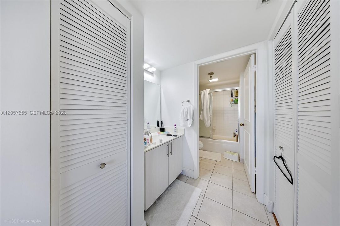 For Sale: $600,000 (2 beds, 2 baths, 1200 Square Feet)