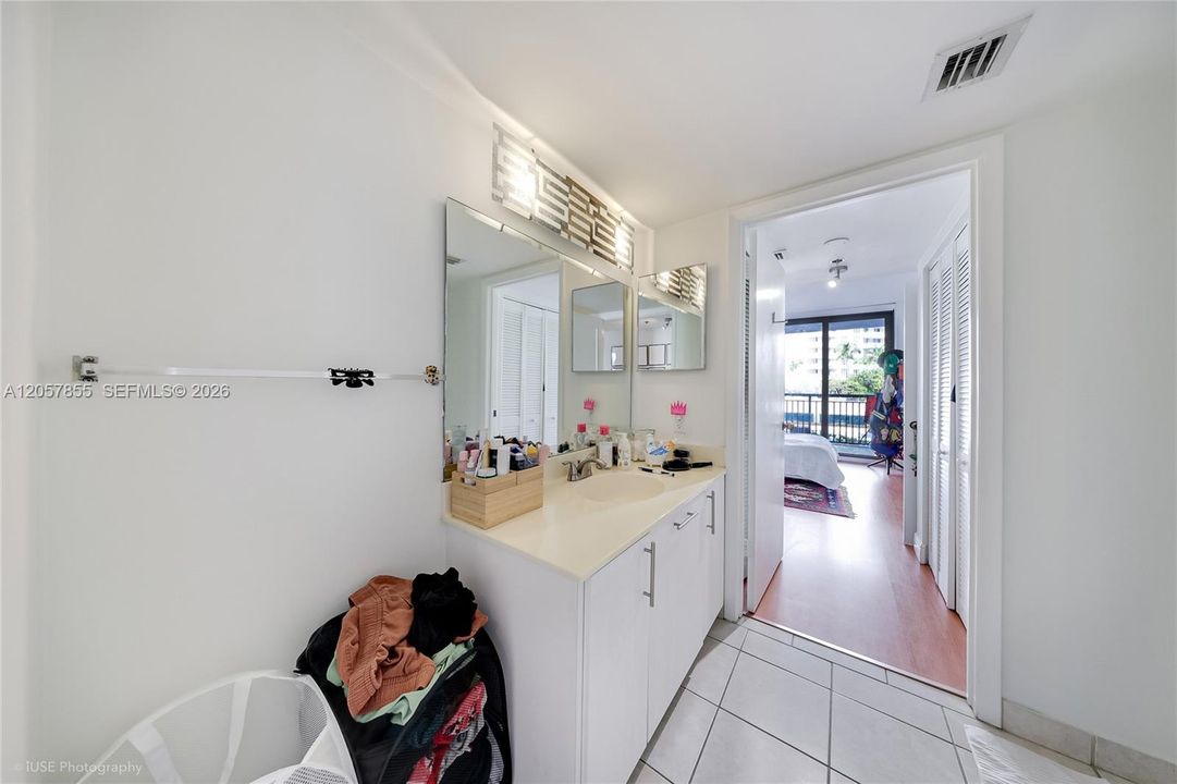 For Sale: $600,000 (2 beds, 2 baths, 1200 Square Feet)